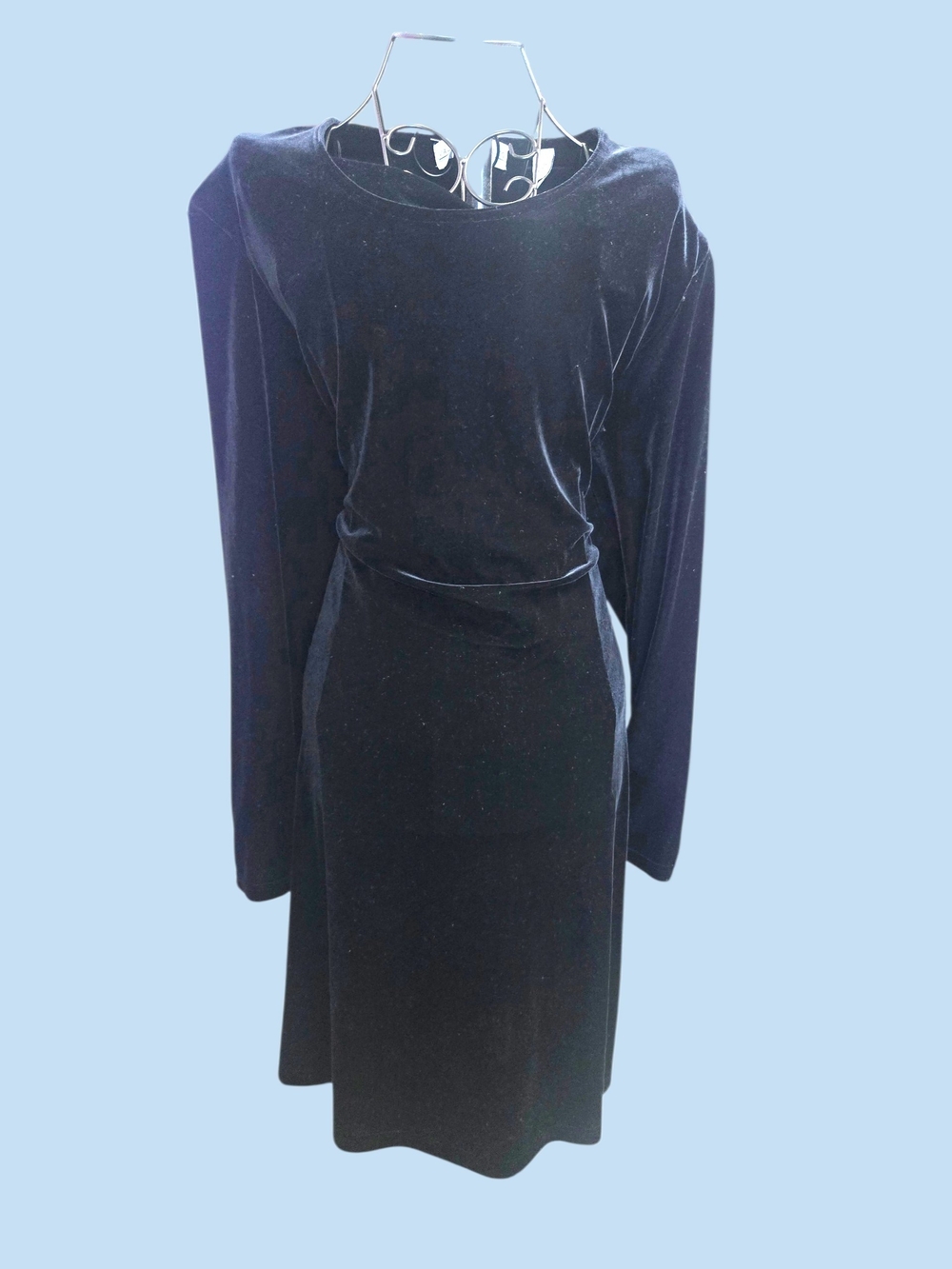 Elegant Black Velvet Long-Sleeve Midi Dress